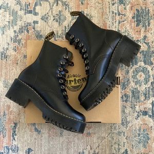 Leona Black Vintage Smooth Dr. Martens